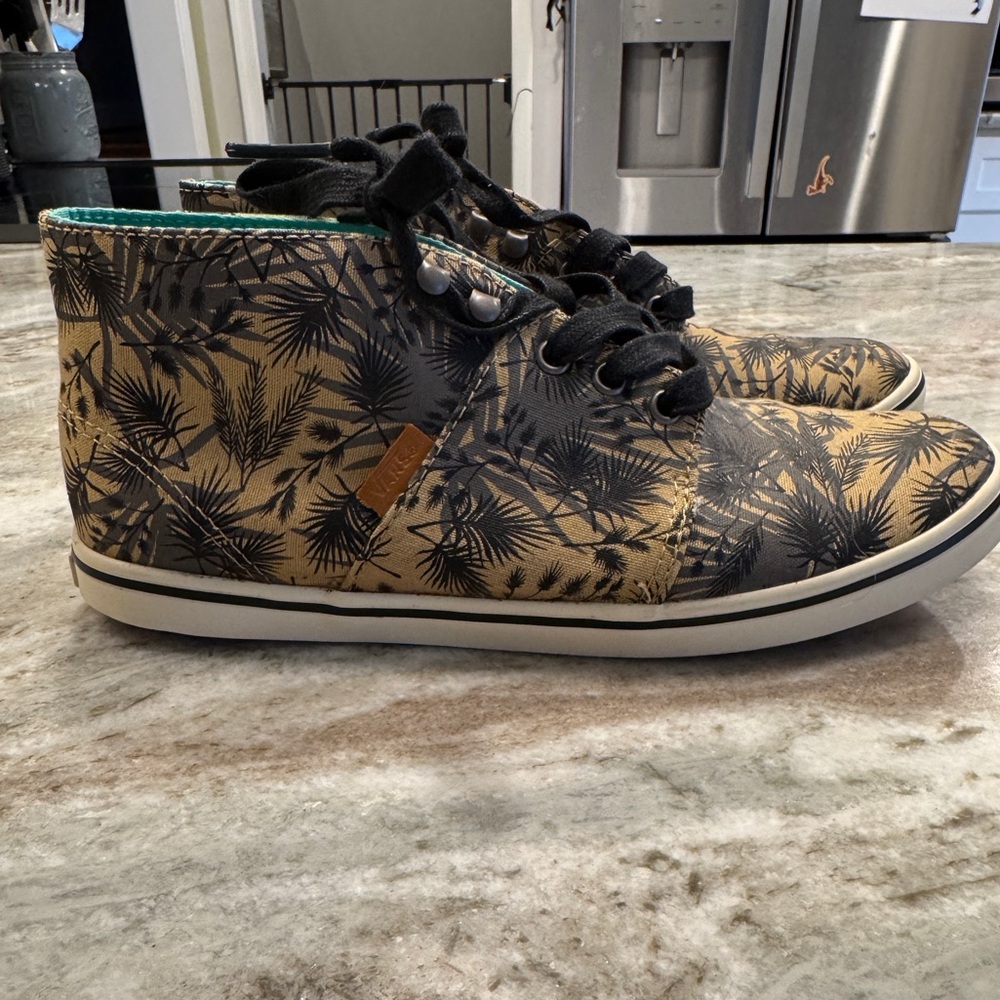 Limited Edition Vans Camryn chukka sneaker shoe